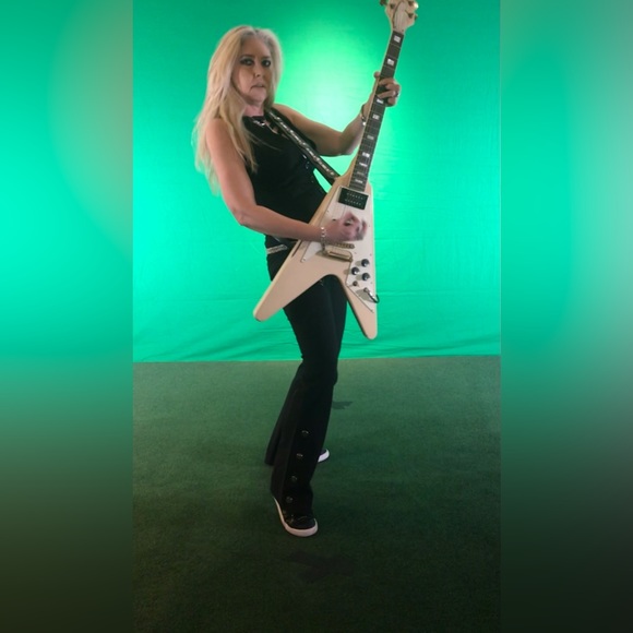 Click here to be Notified when i’m going LIVE! - Picture 3 of 4